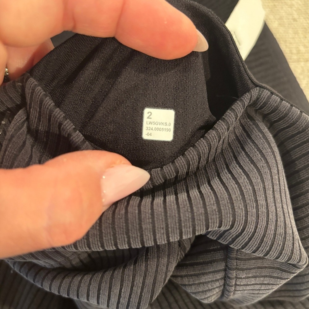 Lululemon Ribbed Softstreme Flared Pant 31" Inseam Black Size 2 - Picture 6 of 7